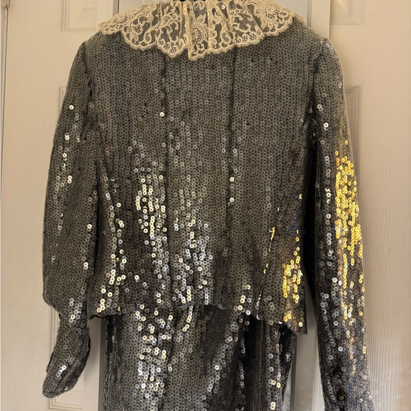 ‘94 F/W CHANEL Grey sequined skirt suit with lace collar. - Picture 3 of 15